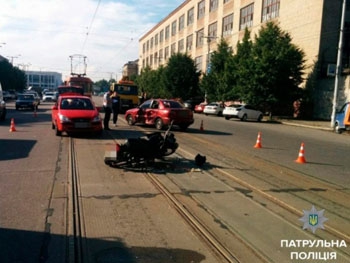 В Запорожье произошла страшная авария: Мотоциклист в тяжелом состоянии  фото