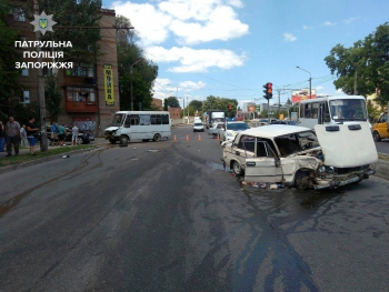 В Запорожье случилось тройное ДТП, есть пострадавшие фото