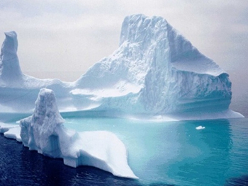 От Антарктиды откололся айсберг массой около триллиона тонн фото
