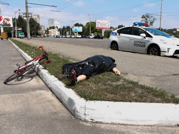 Последняя поездка: на Запорожском шоссе велосипедист умер на глазах у прохожих фото