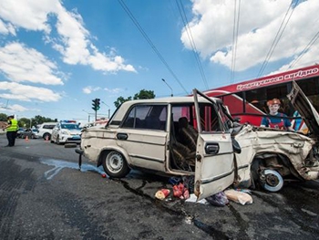 Авто всмятку: появились подробности тройного ДТП в Запорожье (Видео) фото