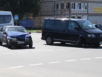 Авария возле автовокзала – пострадали «Фольксваген» и ВАЗ  фото