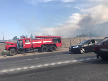 В Мелитополе горела частная территория в районе автовокзала фото