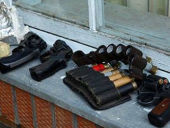 Пенсионер в Хмельницком нашел на даче сумку с боеприпасами фото