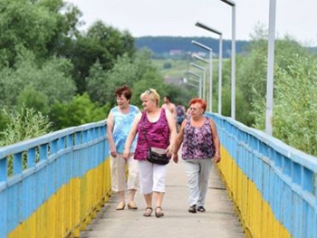 В Ивано-Франковске едва не взорвали пешеходный мост фото