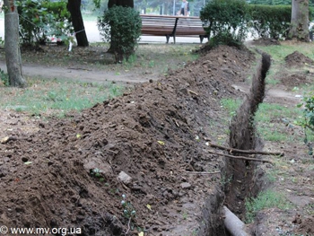 Парк перед праздничными гуляними напоминает стройплощадку фото