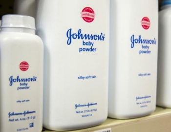 Заболевшая раком американка получит $417 млн компенсации от Johnson & Johnson фото