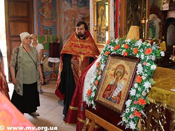 Икона продолжает путешествовать по храмам Мелитополя фото