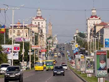 В Запорожье ввели мораторий на рекламу на крышах и стенах фото