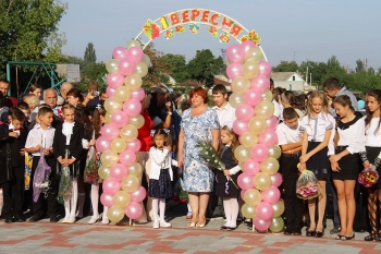 На золотой юбилей школы пришли ее первые выпускники (ФОТО, ВИДЕО) фото