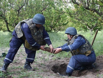 Под Мелитополем нашли и взорвали мину фото