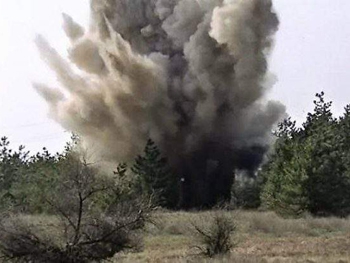 Под Луганском гремят загадочные взрывы фото