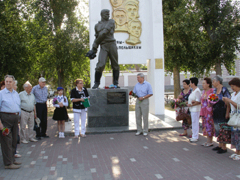 Почтить память партизан и подпольщиков пришли немногие. ФОТО фото