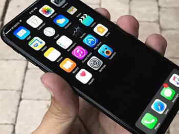 iPhone 8 проверили на прочность: видео, как он разбивается фото