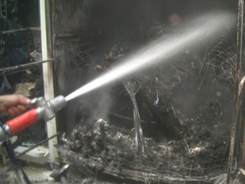 В Харькове произошел пожар на рынке Барабашова. ФОТО фото
