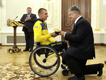 Президент наградил запорожского чемпиона «Игр непокоренных». ФОТО фото