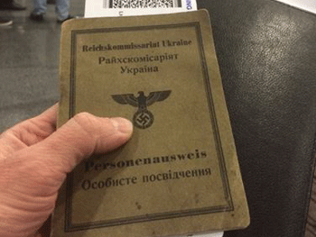 Я аж зиганул: сеть до слез рассмешило фото украинского биометрического паспорта фото