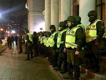 Остались только двое: из-под Рады ушли почти все протестующие фото