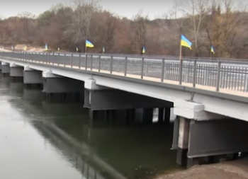 Отремонтированный в Луганской области мост открыли без Порошенко. ВИДЕО фото