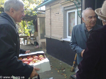 95-летние мелитопольцы получили приказ встретить столетний юбилей фото