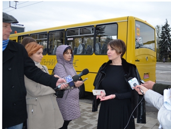 В опорные школы Приазовского района приехали новые автобусы фото