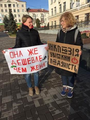 В Запорожье под мэрией протестовали против дискриминации людей по любым признакам фото