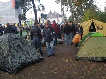 В палатках под Радой около 200 человек фото