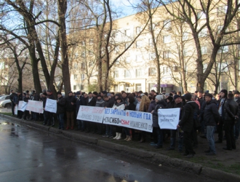 Сотрудники БИОЛа» под стенами суда протестовали молча фото