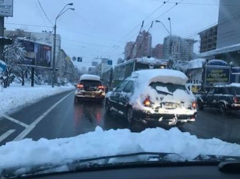 В сети фотожабами и шутками высмеяли транспортный коллапс в Киеве из-за снегопада фото