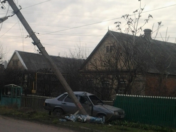 Пьяный водитель снес электроопору фото