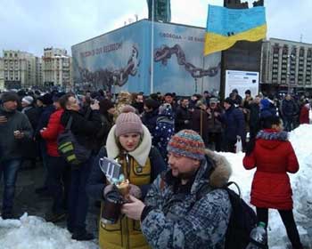 На Майдане протестуют против маршей Саакашвили фото