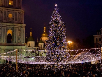 На праздники порядок в Украине будут охранять тысячи полицейских фото