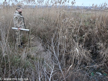 Поближе к… дерьму: воинам АТО дали землю прямо на сточной трубе фото