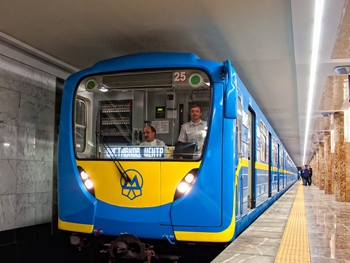 Каких модников можно увидеть в киевском метро. ФОТО фото