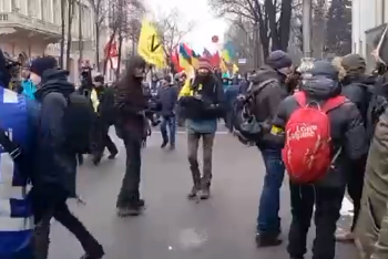 Под Верховной Радой начался марш Стоп реванш. ВИДЕО фото