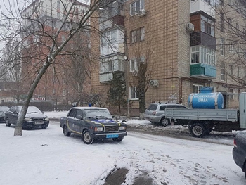 В сети опубликовали видео с места взрыва, в котором пострадали трое полицейских фото