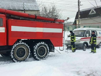 В Запорожье две машины скорой помощи застряли в снегу - ФОТО фото