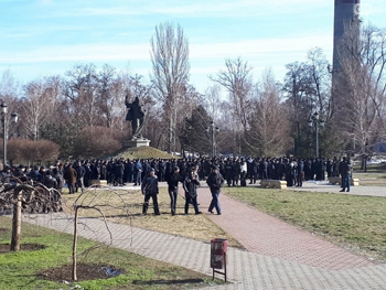 В Запорожье шествие Московского патриархата охраняют 300 полицейских и 50 нацгвардейцев фото