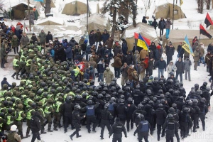 Стычки активистов с полицией в Киеве разгораются с пугающей силой  фото