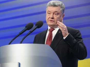 Порошенко: Жизнь украинцев не улучшилась фото