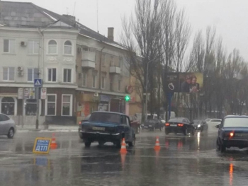 В центре города на пешеходном переходе сбили человека фото