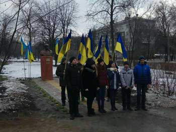 Возле запорожского ТЮЗа установили бюст Шевченко, - ФОТОФАКТ фото