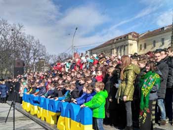 Во Львове установили рекорд по самому массовому исполнению «Заповіта» фото