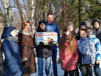 В Гуляйполе ученики сдали макулатуру и купили бензопилу фото