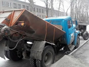 В Запорожье грузовик разломился надвое фото