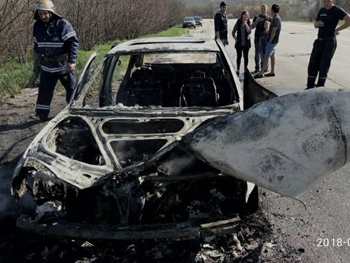 В Запорожской области на трассе горела машина фото