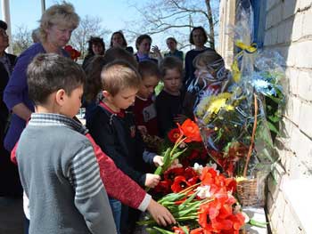 В Приазовском районе открыли мемориальную доску воину АТО фото