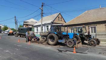 Заколдованный подъем: на трассе в шестой раз рвет водопровод  фото