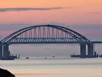 Россия возбудила уголовное дело против журналиста, который посоветовал подорвать Крымский мост фото