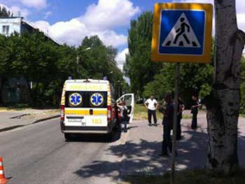 В центре Запорожья водитель легковушки сбил на пешеходном переходе ребенка фото